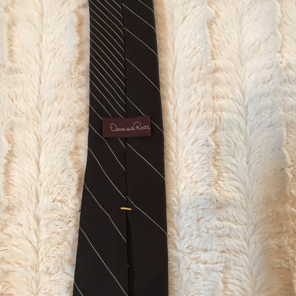 Oscar de la Renta tie - Picture 2 of 2